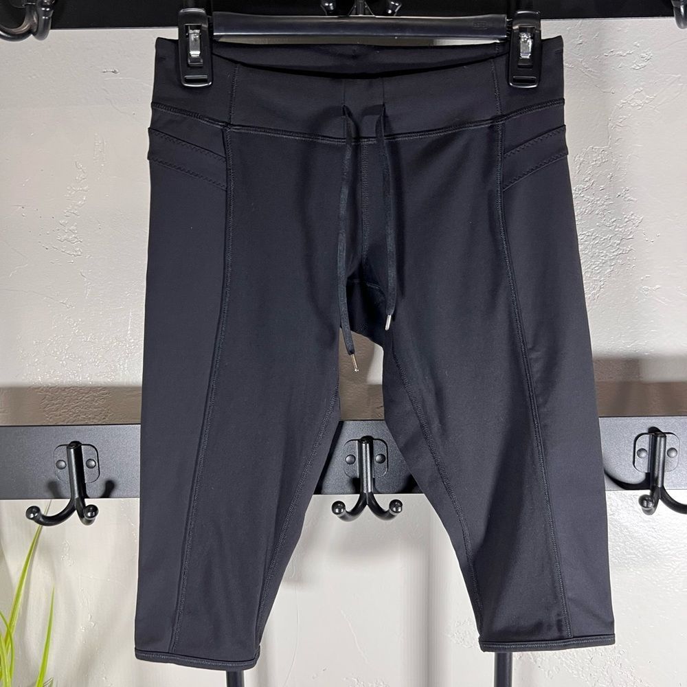 Lululemon mid rise bike shorts black size 8